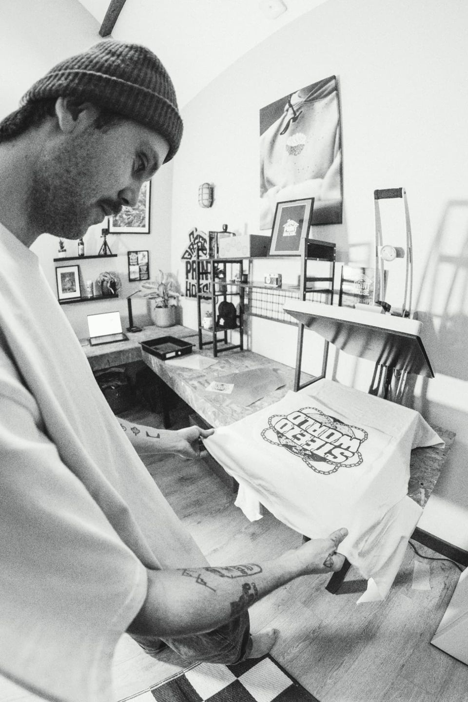Checking a finished print at Gasser